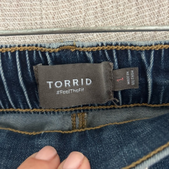 Torrid Cropped Wide legged Jeans - Picture 3 of 6